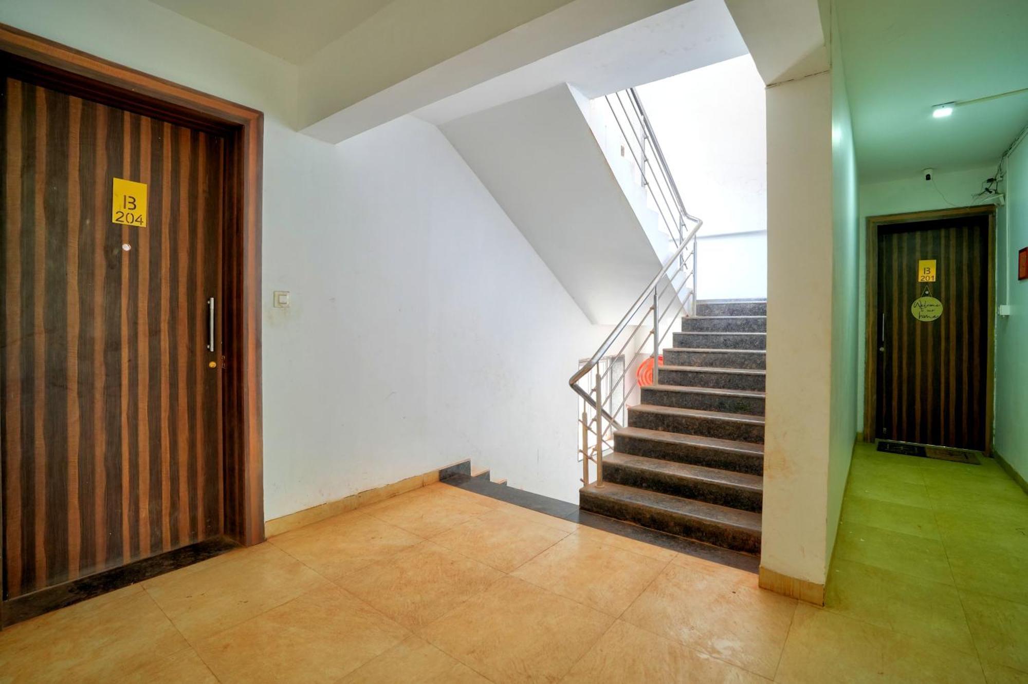 Luxurious Nirvana Apartments Вагатор Экстерьер фото