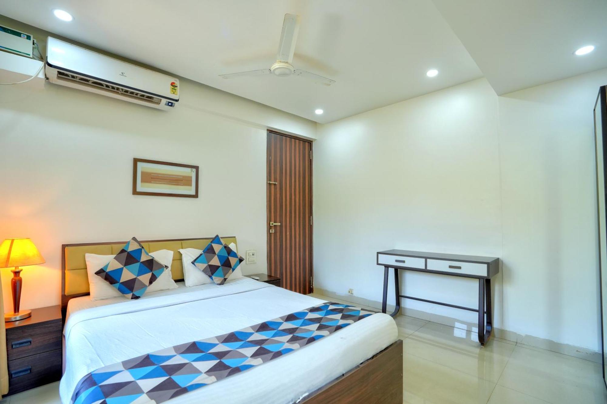 Luxurious Nirvana Apartments Вагатор Экстерьер фото
